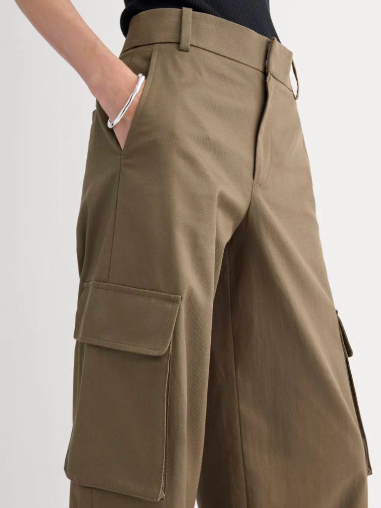 Everlane Wide Cargo Trouser “Buttersmooth” In Deep Taupe | Wide Leg Utility Pant